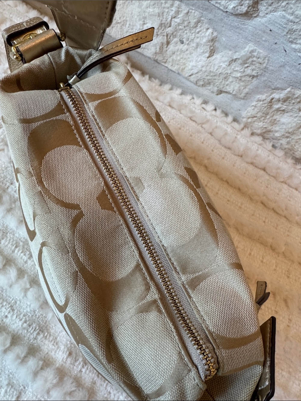 Coach Khaki/Chalk Signature Canvas Shoulder Bag - Like New, Vibrant - Picture 3 of 12